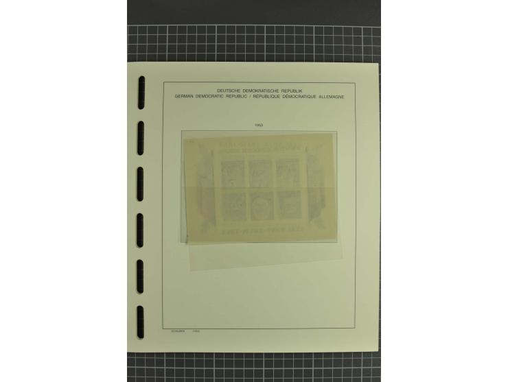 1949/90, postfrische kpl. Sammlung, überwiegend Rand- und Eckrandstücke, in 3 Schaubek-Alben