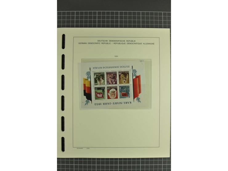 1949/90, postfrische kpl. Sammlung, überwiegend Rand- und Eckrandstücke, in 3 Schaubek-Alben
