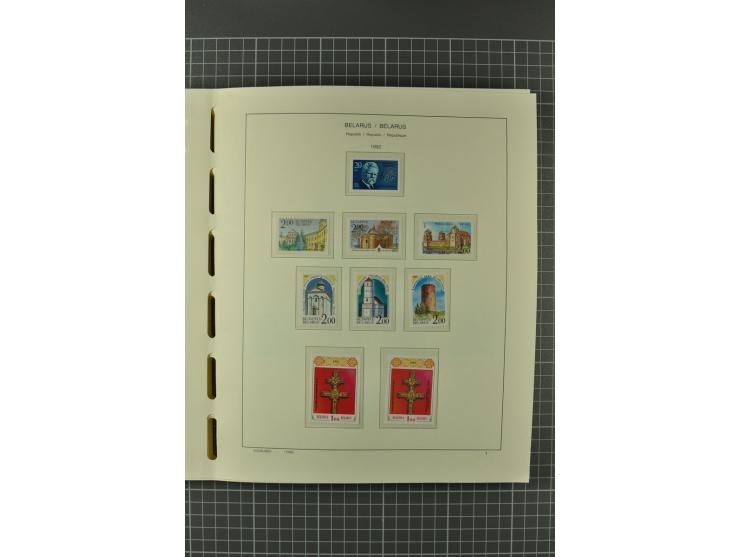 1992/2004, unmounted mint collection with booklets, miniature sheets, imperfed issues, proofs etc.