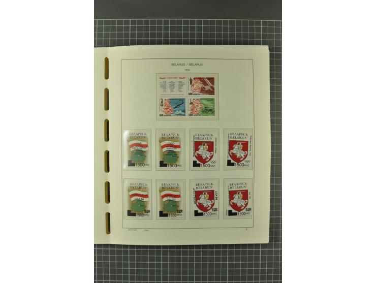 1992/2004, unmounted mint collection with booklets, miniature sheets, imperfed issues, proofs etc.