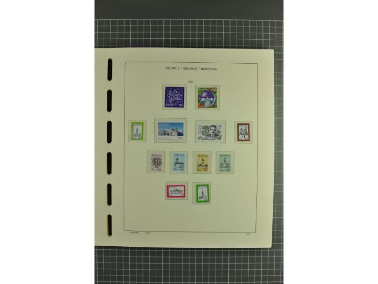1992/2004, unmounted mint collection with booklets, miniature sheets, imperfed issues, proofs etc.