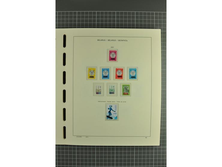 1992/2004, unmounted mint collection with booklets, miniature sheets, imperfed issues, proofs etc.