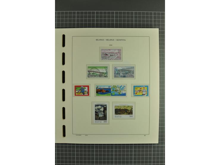 1992/2004, unmounted mint collection with booklets, miniature sheets, imperfed issues, proofs etc.