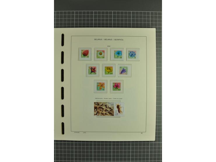 1992/2004, unmounted mint collection with booklets, miniature sheets, imperfed issues, proofs etc.