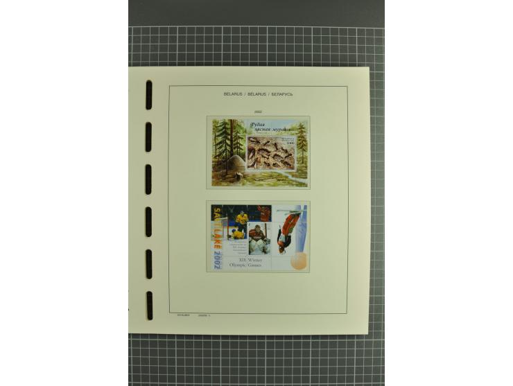 1992/2004, unmounted mint collection with booklets, miniature sheets, imperfed issues, proofs etc.