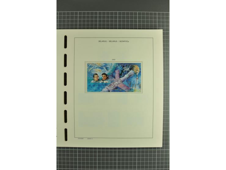 1992/2004, unmounted mint collection with booklets, miniature sheets, imperfed issues, proofs etc.