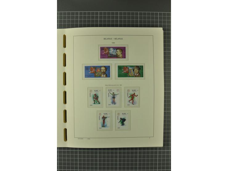 1992/2004, unmounted mint collection with booklets, miniature sheets, imperfed issues, proofs etc.