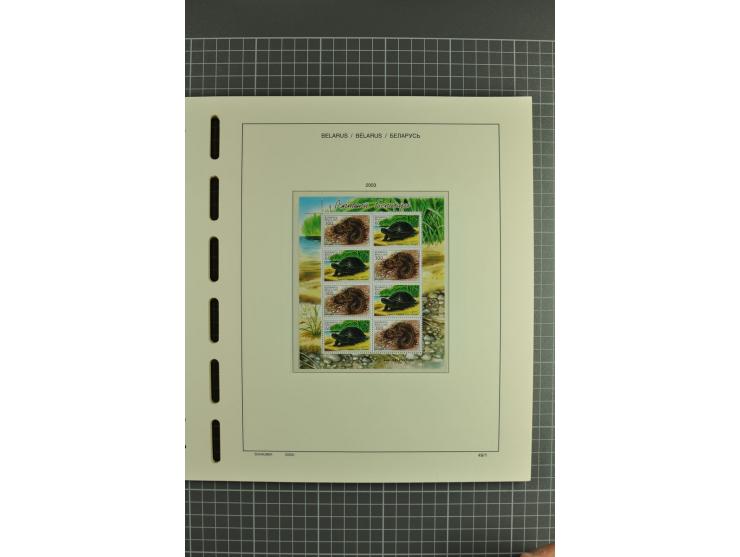 1992/2004, unmounted mint collection with booklets, miniature sheets, imperfed issues, proofs etc.