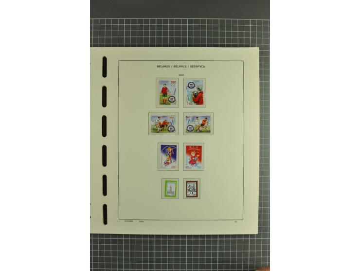 1992/2004, unmounted mint collection with booklets, miniature sheets, imperfed issues, proofs etc.
