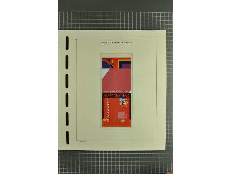 1992/2004, unmounted mint collection with booklets, miniature sheets, imperfed issues, proofs etc.