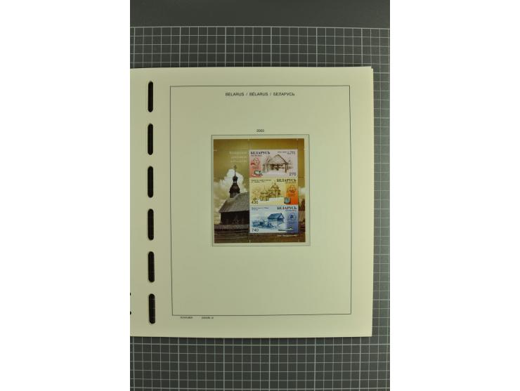 1992/2004, unmounted mint collection with booklets, miniature sheets, imperfed issues, proofs etc.