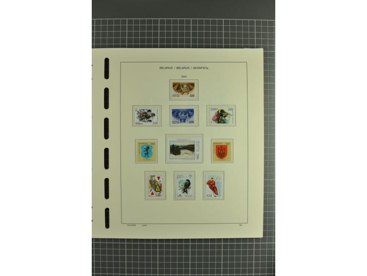 1992/2004, unmounted mint collection with booklets, miniature sheets, imperfed issues, proofs etc.