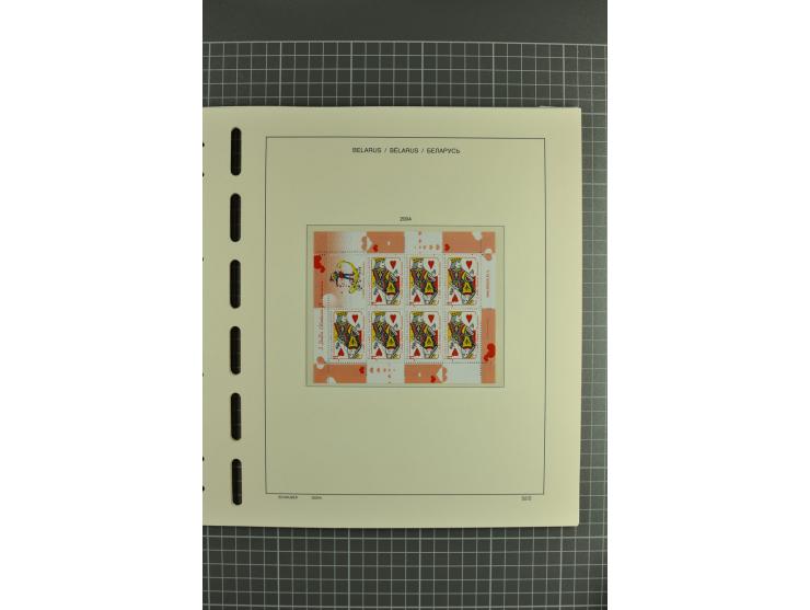 1992/2004, unmounted mint collection with booklets, miniature sheets, imperfed issues, proofs etc.