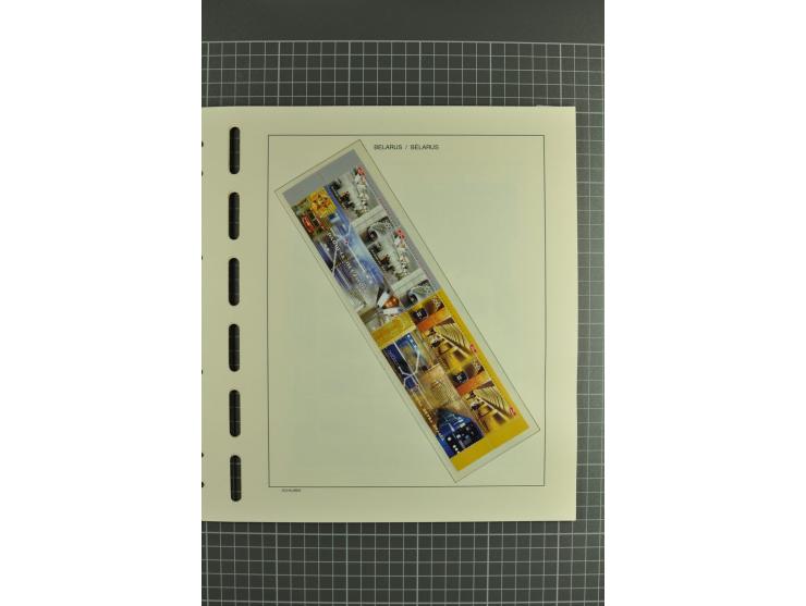 1992/2004, unmounted mint collection with booklets, miniature sheets, imperfed issues, proofs etc.