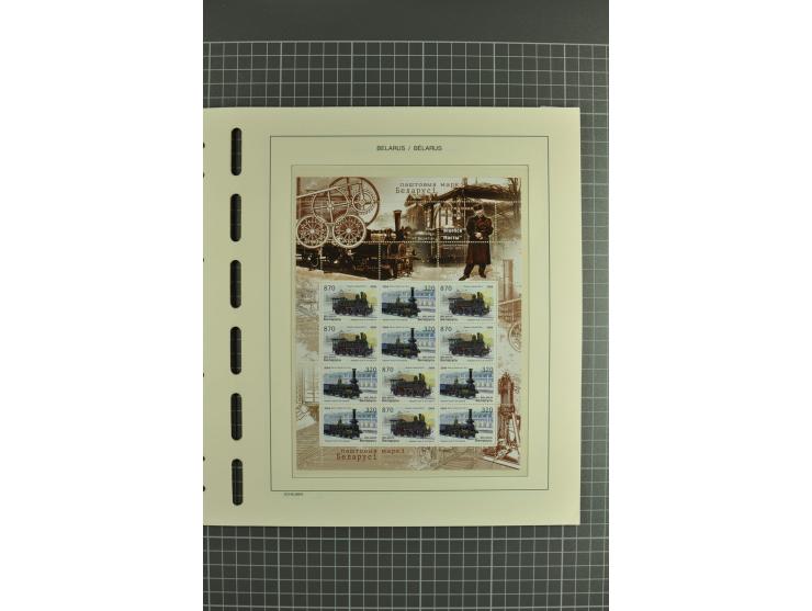 1992/2004, unmounted mint collection with booklets, miniature sheets, imperfed issues, proofs etc.