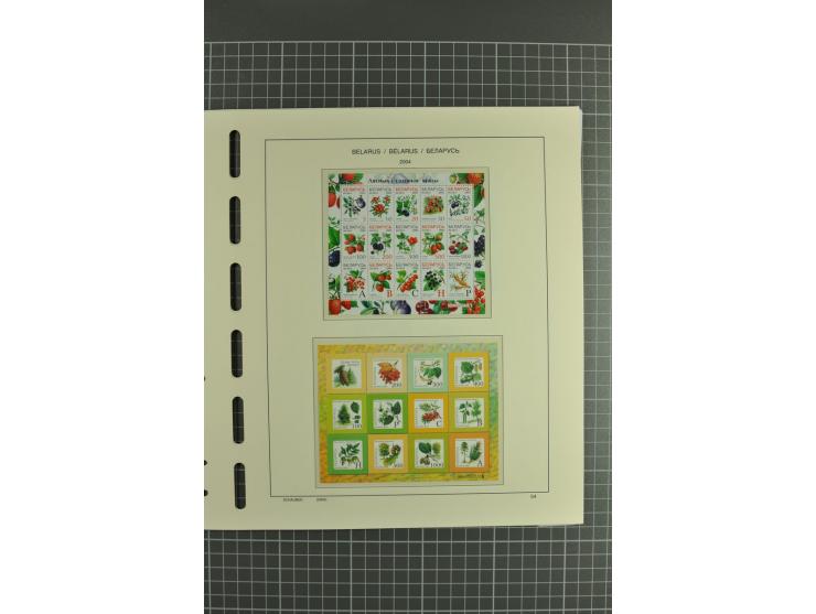 1992/2004, unmounted mint collection with booklets, miniature sheets, imperfed issues, proofs etc.