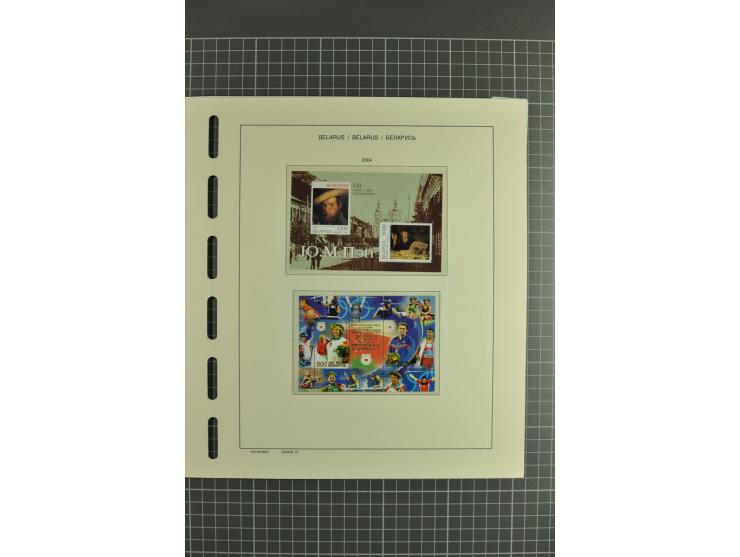 1992/2004, unmounted mint collection with booklets, miniature sheets, imperfed issues, proofs etc.