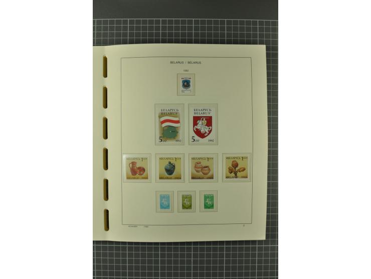 1992/2004, unmounted mint collection with booklets, miniature sheets, imperfed issues, proofs etc.