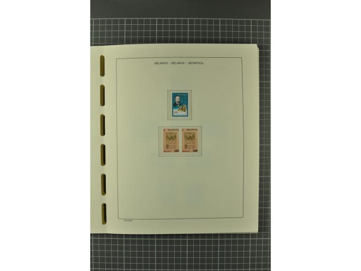 1992/2004, unmounted mint collection with booklets, miniature sheets, imperfed issues, proofs etc.