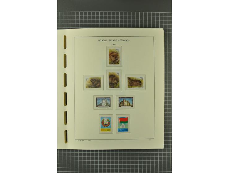 1992/2004, unmounted mint collection with booklets, miniature sheets, imperfed issues, proofs etc.