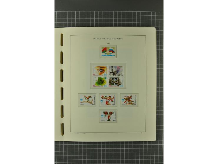 1992/2004, unmounted mint collection with booklets, miniature sheets, imperfed issues, proofs etc.