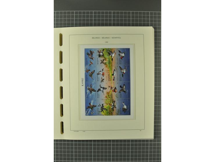 1992/2004, unmounted mint collection with booklets, miniature sheets, imperfed issues, proofs etc.