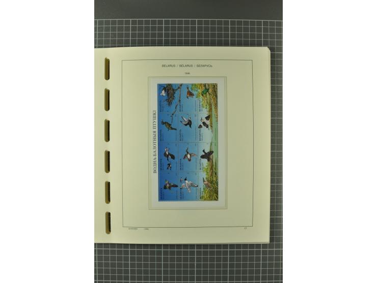 1992/2004, unmounted mint collection with booklets, miniature sheets, imperfed issues, proofs etc.
