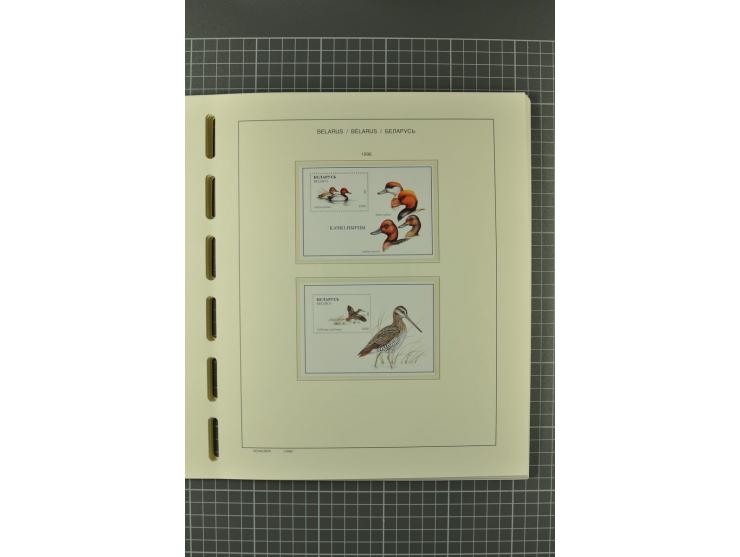 1992/2004, unmounted mint collection with booklets, miniature sheets, imperfed issues, proofs etc.