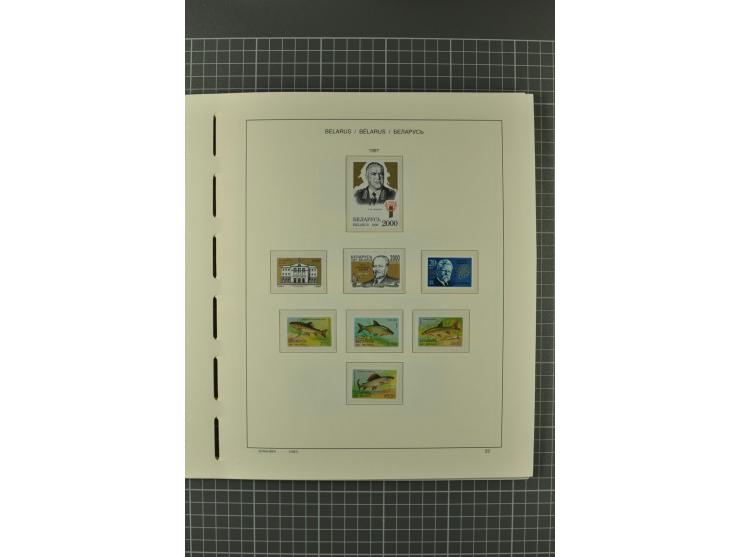 1992/2004, unmounted mint collection with booklets, miniature sheets, imperfed issues, proofs etc.