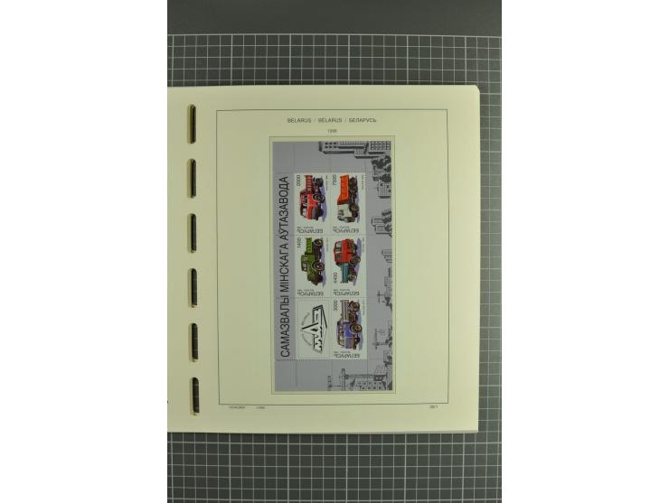 1992/2004, unmounted mint collection with booklets, miniature sheets, imperfed issues, proofs etc.