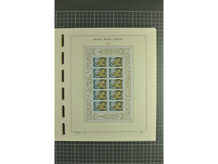 1992/2004, unmounted mint collection with booklets, miniature sheets, imperfed issues, proofs etc.
