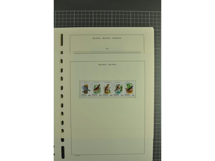 1992/2004, unmounted mint collection with booklets, miniature sheets, imperfed issues, proofs etc.