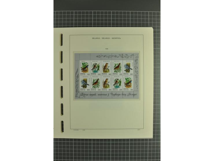 1992/2004, unmounted mint collection with booklets, miniature sheets, imperfed issues, proofs etc.