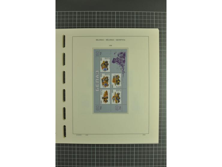 1992/2004, unmounted mint collection with booklets, miniature sheets, imperfed issues, proofs etc.