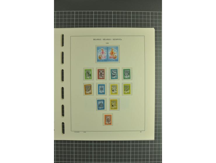1992/2004, unmounted mint collection with booklets, miniature sheets, imperfed issues, proofs etc.