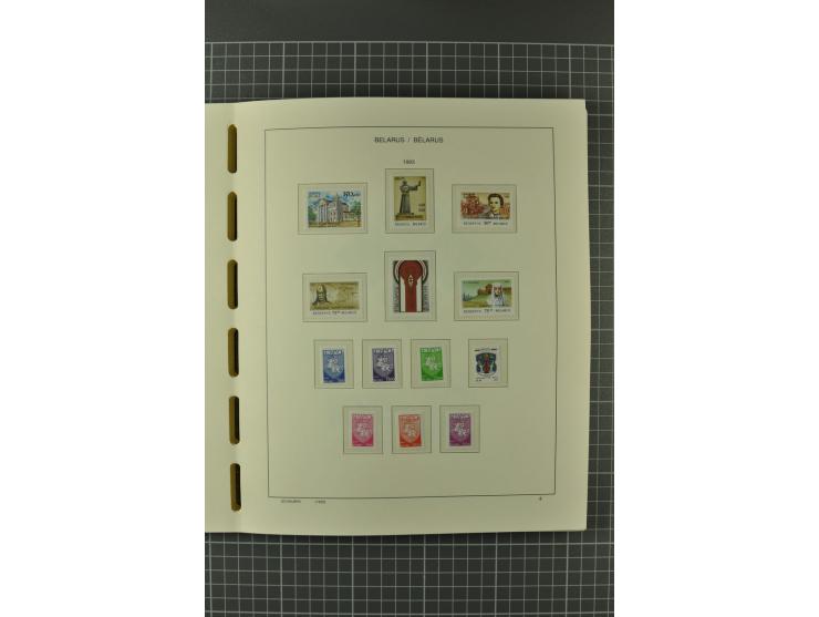 1992/2004, unmounted mint collection with booklets, miniature sheets, imperfed issues, proofs etc.