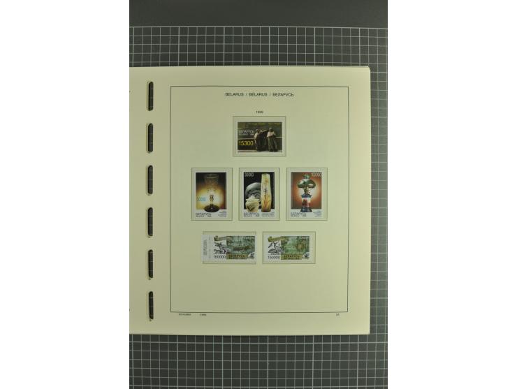 1992/2004, unmounted mint collection with booklets, miniature sheets, imperfed issues, proofs etc.