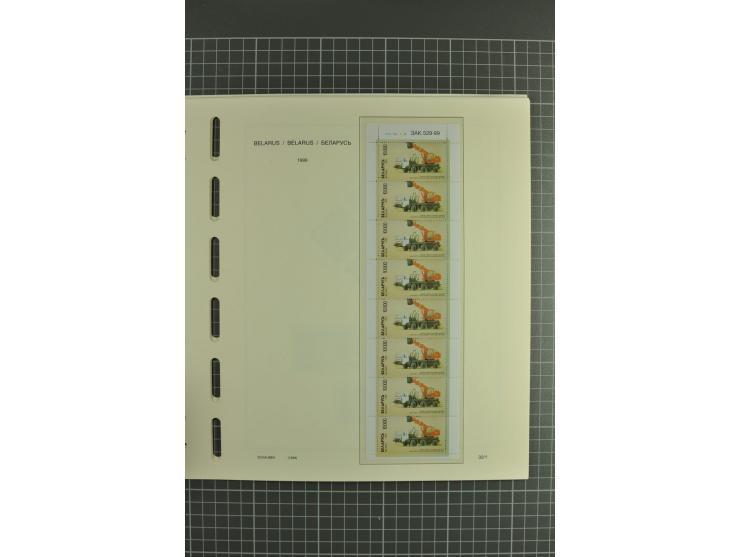 1992/2004, unmounted mint collection with booklets, miniature sheets, imperfed issues, proofs etc.