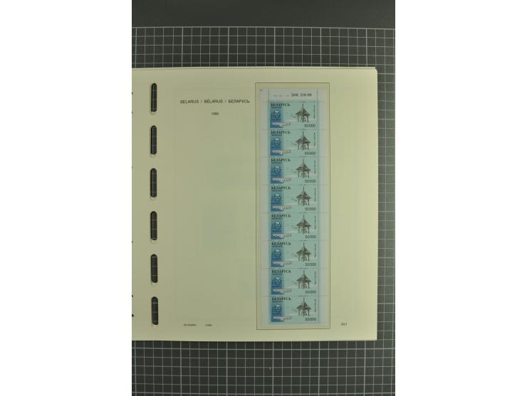 1992/2004, unmounted mint collection with booklets, miniature sheets, imperfed issues, proofs etc.