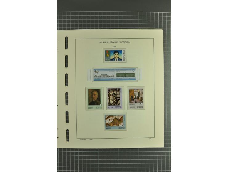 1992/2004, unmounted mint collection with booklets, miniature sheets, imperfed issues, proofs etc.