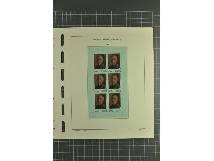 1992/2004, unmounted mint collection with booklets, miniature sheets, imperfed issues, proofs etc.