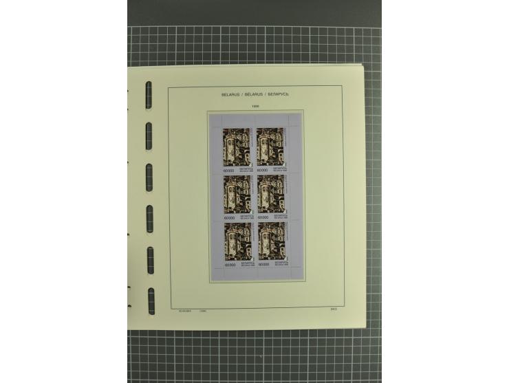 1992/2004, unmounted mint collection with booklets, miniature sheets, imperfed issues, proofs etc.