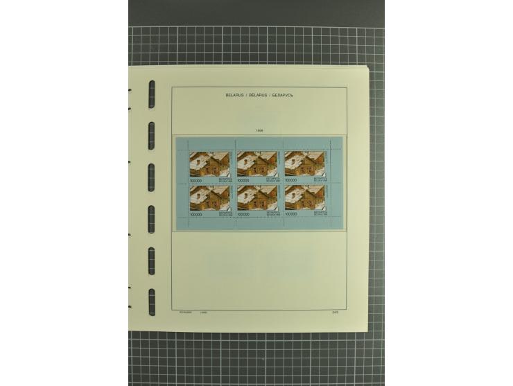 1992/2004, unmounted mint collection with booklets, miniature sheets, imperfed issues, proofs etc.