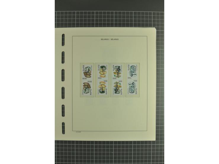 1992/2004, unmounted mint collection with booklets, miniature sheets, imperfed issues, proofs etc.