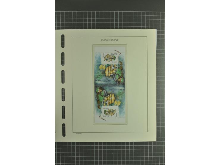 1992/2004, unmounted mint collection with booklets, miniature sheets, imperfed issues, proofs etc.