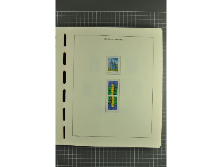 1992/2004, unmounted mint collection with booklets, miniature sheets, imperfed issues, proofs etc.
