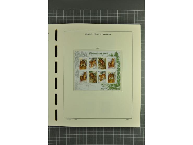 1992/2004, unmounted mint collection with booklets, miniature sheets, imperfed issues, proofs etc.