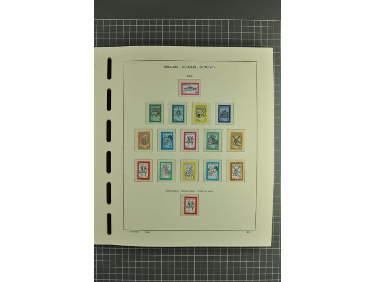 1992/2004, unmounted mint collection with booklets, miniature sheets, imperfed issues, proofs etc.