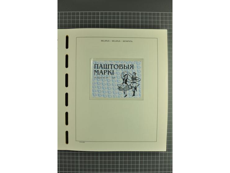 1992/2004, unmounted mint collection with booklets, miniature sheets, imperfed issues, proofs etc.