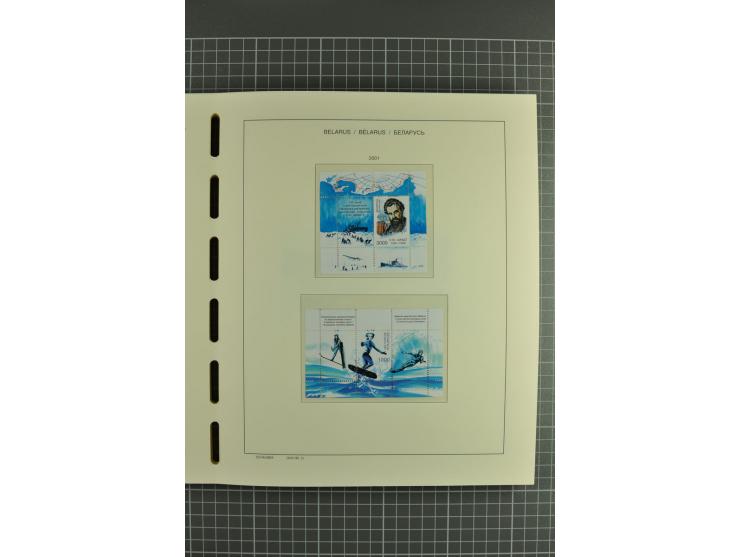 1992/2004, unmounted mint collection with booklets, miniature sheets, imperfed issues, proofs etc.